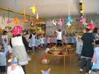 festa d'autunno I bambini cantano in coro