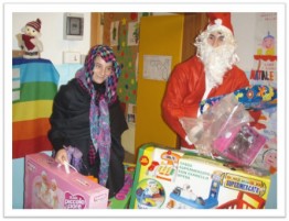 Babbo Natale e la Befana portano i doni