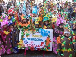 Il gruppo festeggia la vittoria