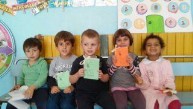Parole cortesi Bambini con il libro delle parole cortesi