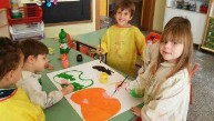dipingiamo il cartellone I bambini preparano il cartellone