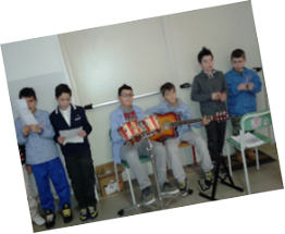 Natale2013 La classe 5 band si esibisce