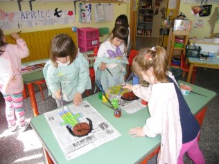 sandyba003 I bambini realizzano il cartellone