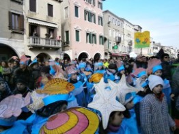 attesa i bambini attendono il verdetto della giuria