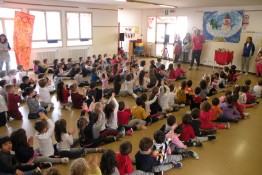 15 febbraio bambini ascoltano gli istruttori