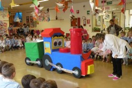 trenino cin cin pon pon la maestra e il trenino