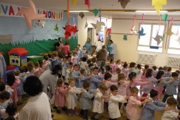 trenino cin cin pon pon tutti i bambini fanno il trenino